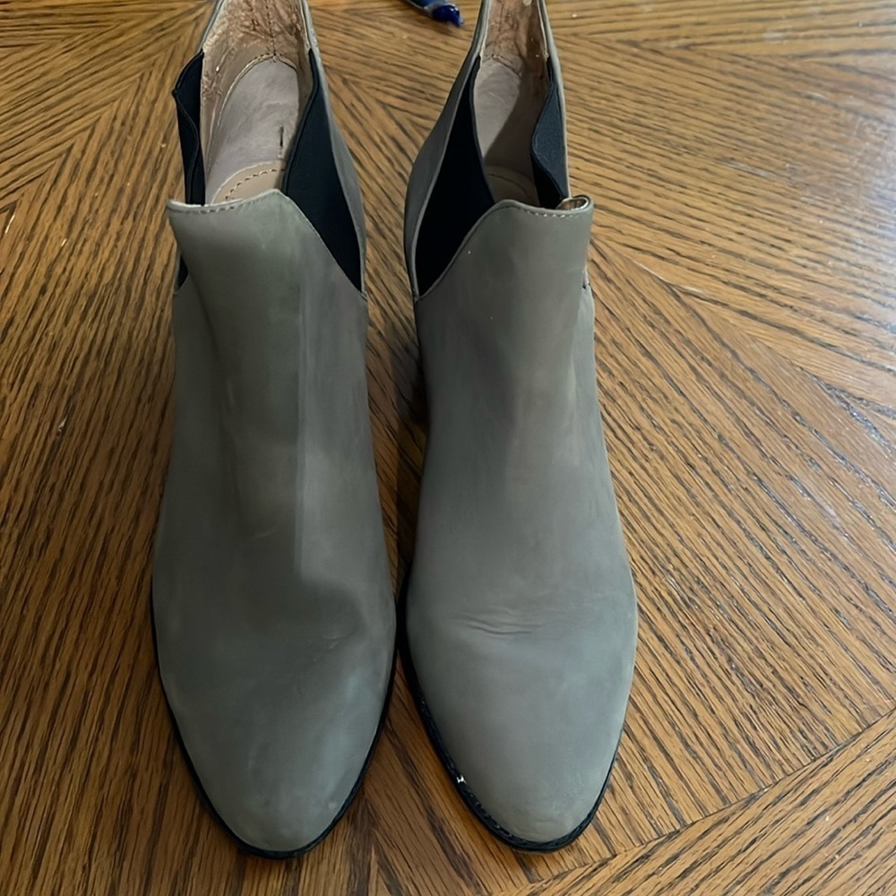 G.I.L.I. Gray Ankle Boots 7.5